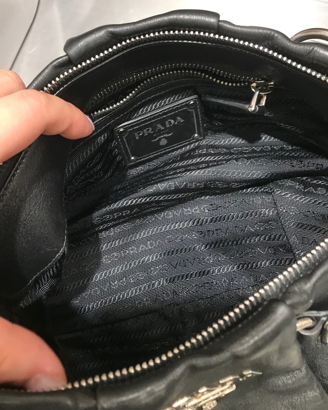 프라다 레더 카프스킨 은장 호보 숄더백 BR3795 상품이미지9