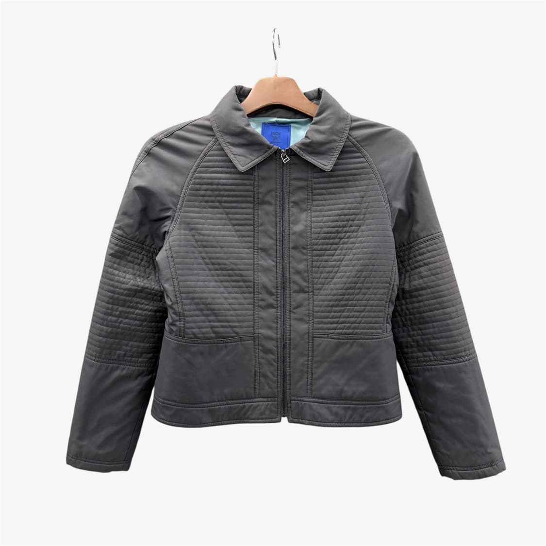 MCM 크롭 캐주얼 퀼티드 자켓 바이커패널 디테일 차콜 상품이미지1