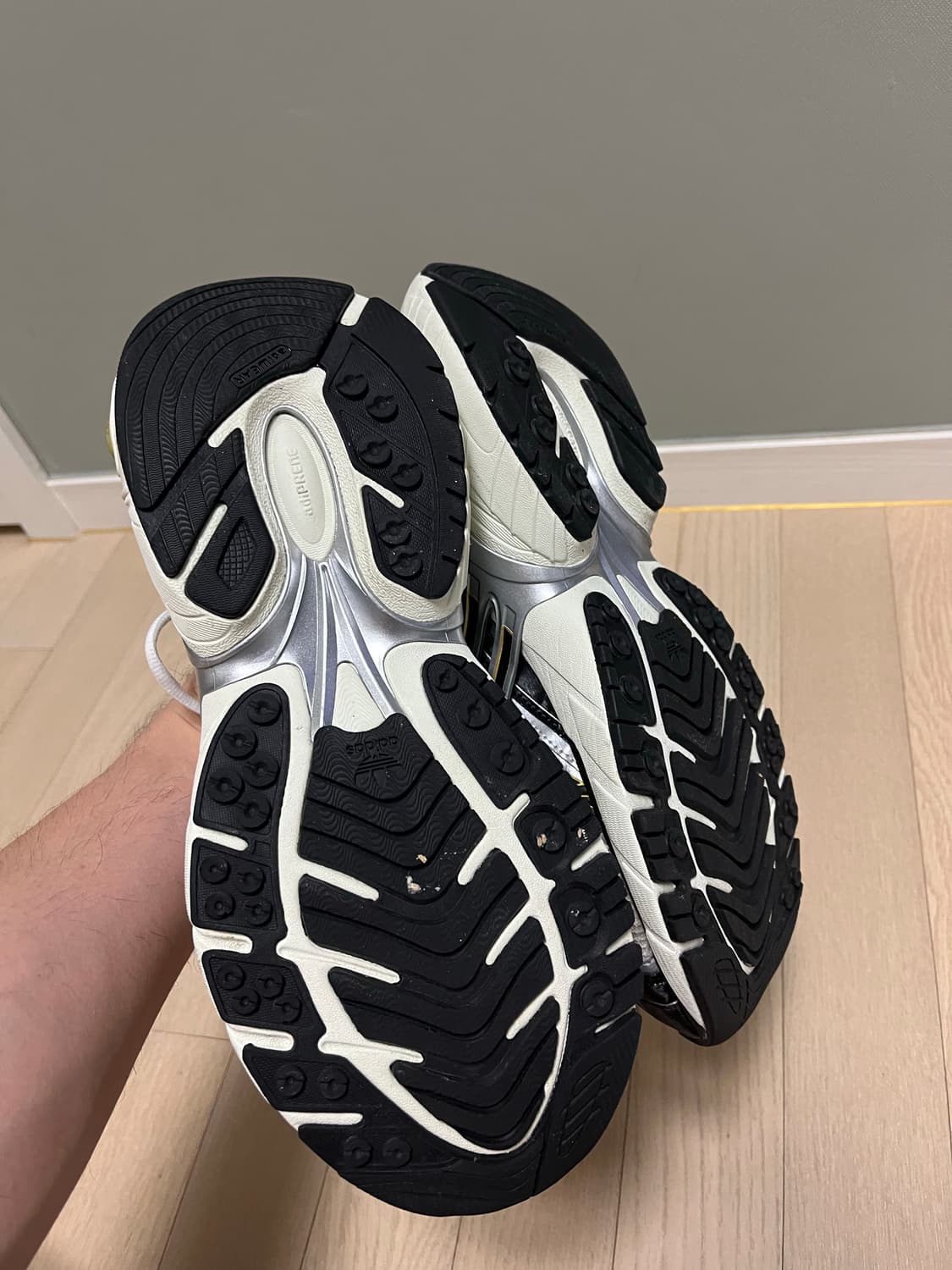 아디다스 운동화 사이즈 280 4만원에 판매합니다.  상품이미지4