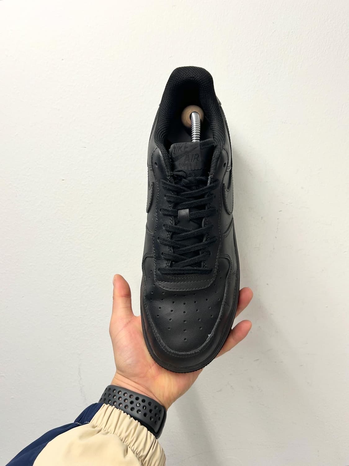 나이키 에어포스1 올블랙 스니커즈 280mm 상품이미지3