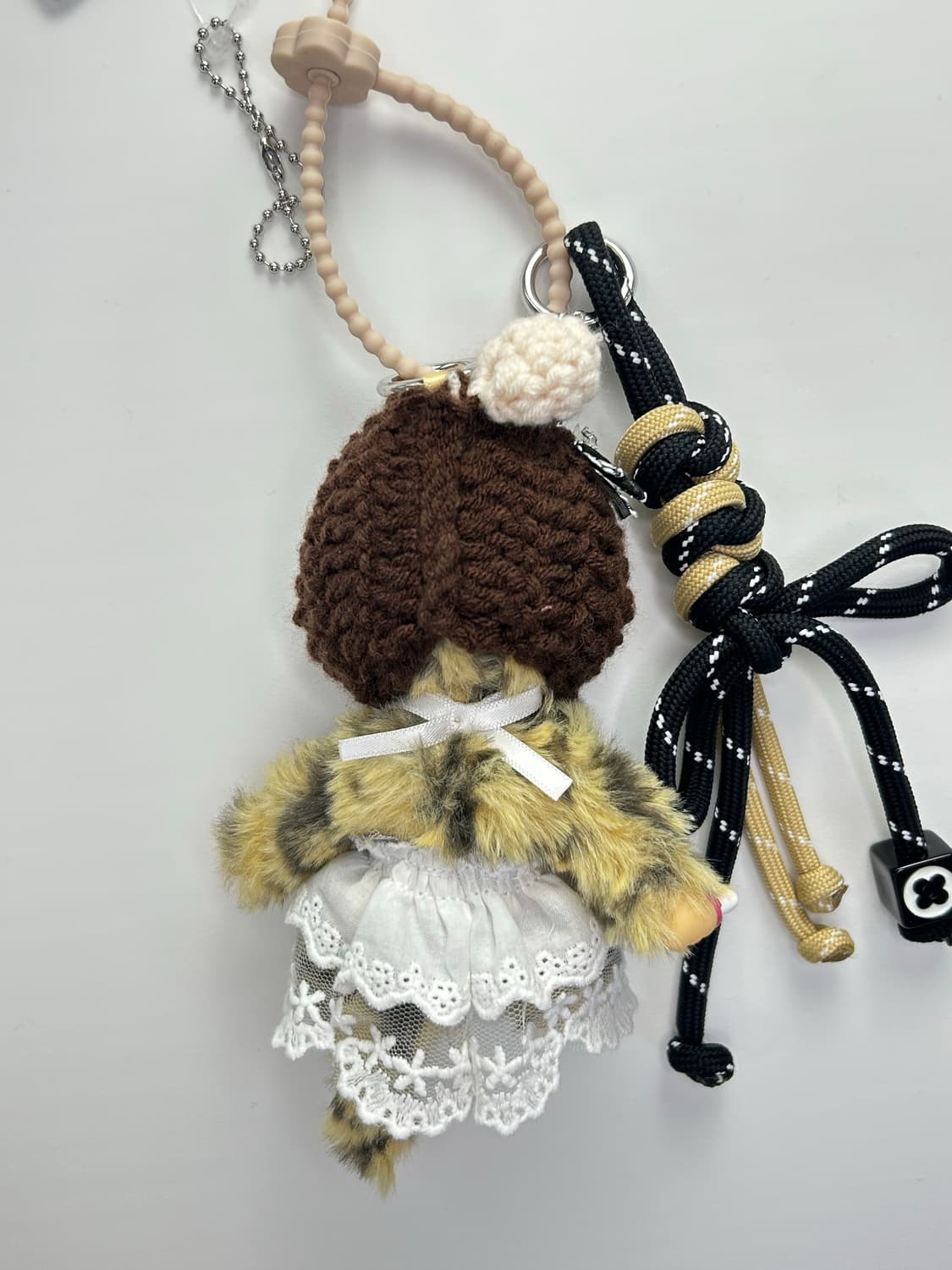 (10)정품몬치치🐆🤎보넷 & 화이트 레이스  커스텀키링 상품이미지4