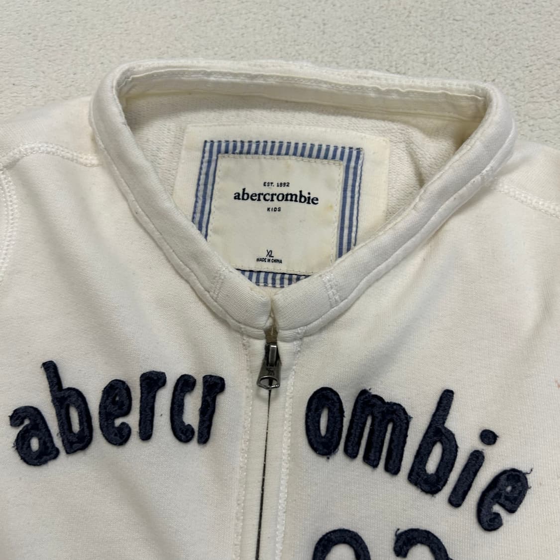 Abercrombie white zip-up 상품이미지6