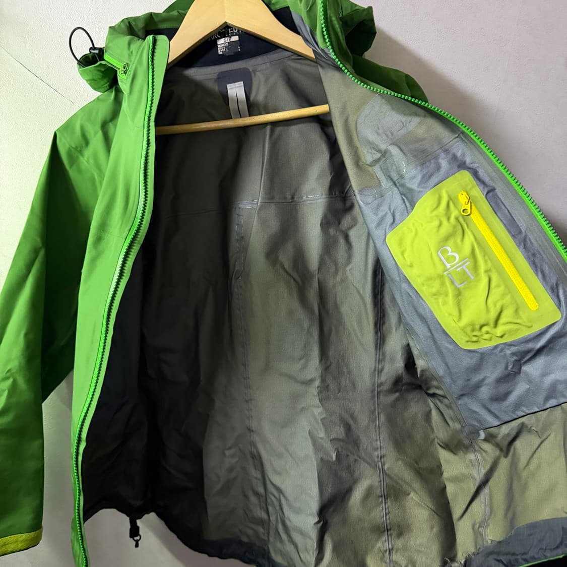 아크테릭스 베타LT 고어텍스 프로쉘 S (66-77) 캐나다 생산 상품이미지7