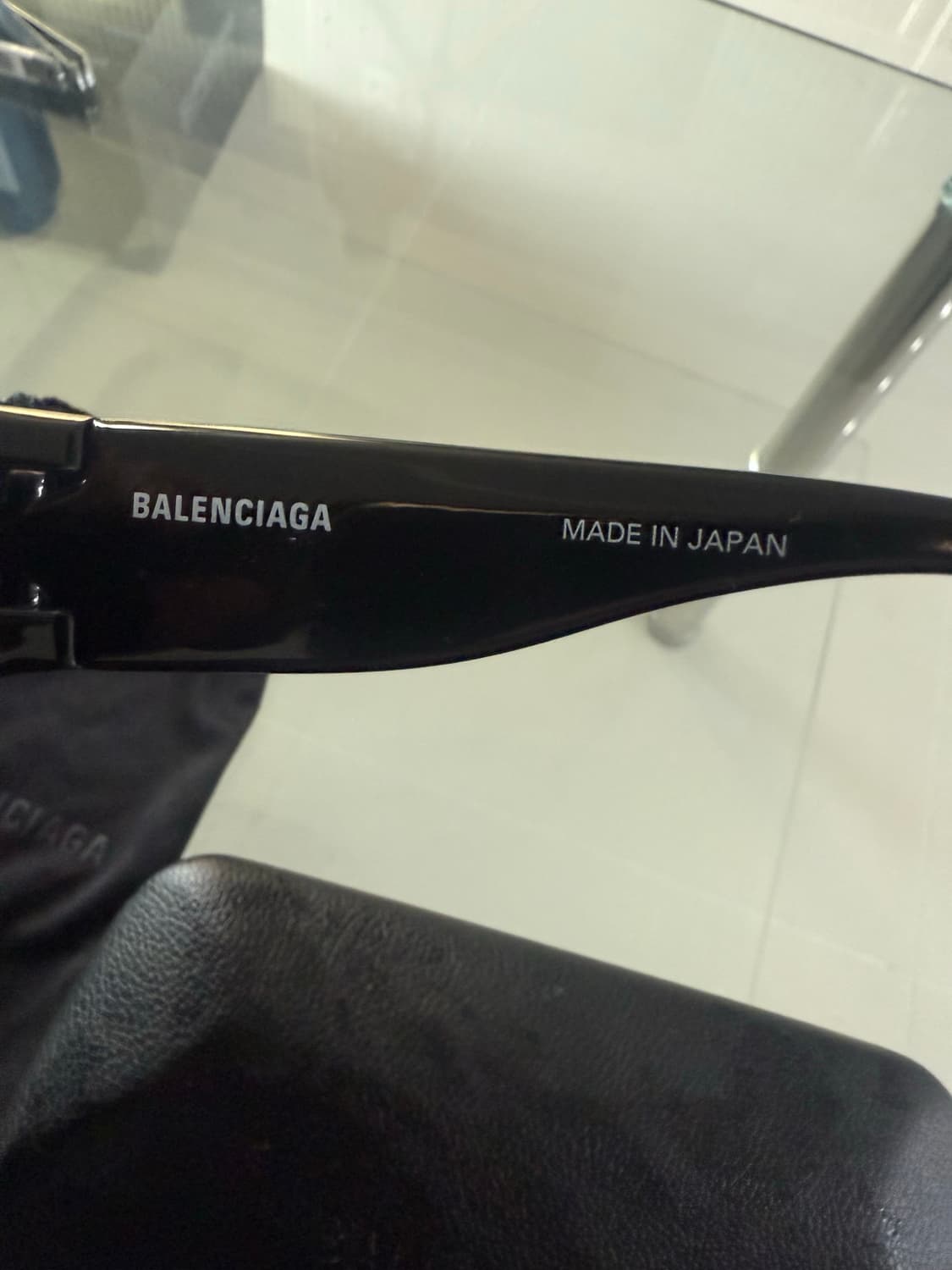 발렌시아가 스위프트 오발 선글라스 블랙 상품이미지3