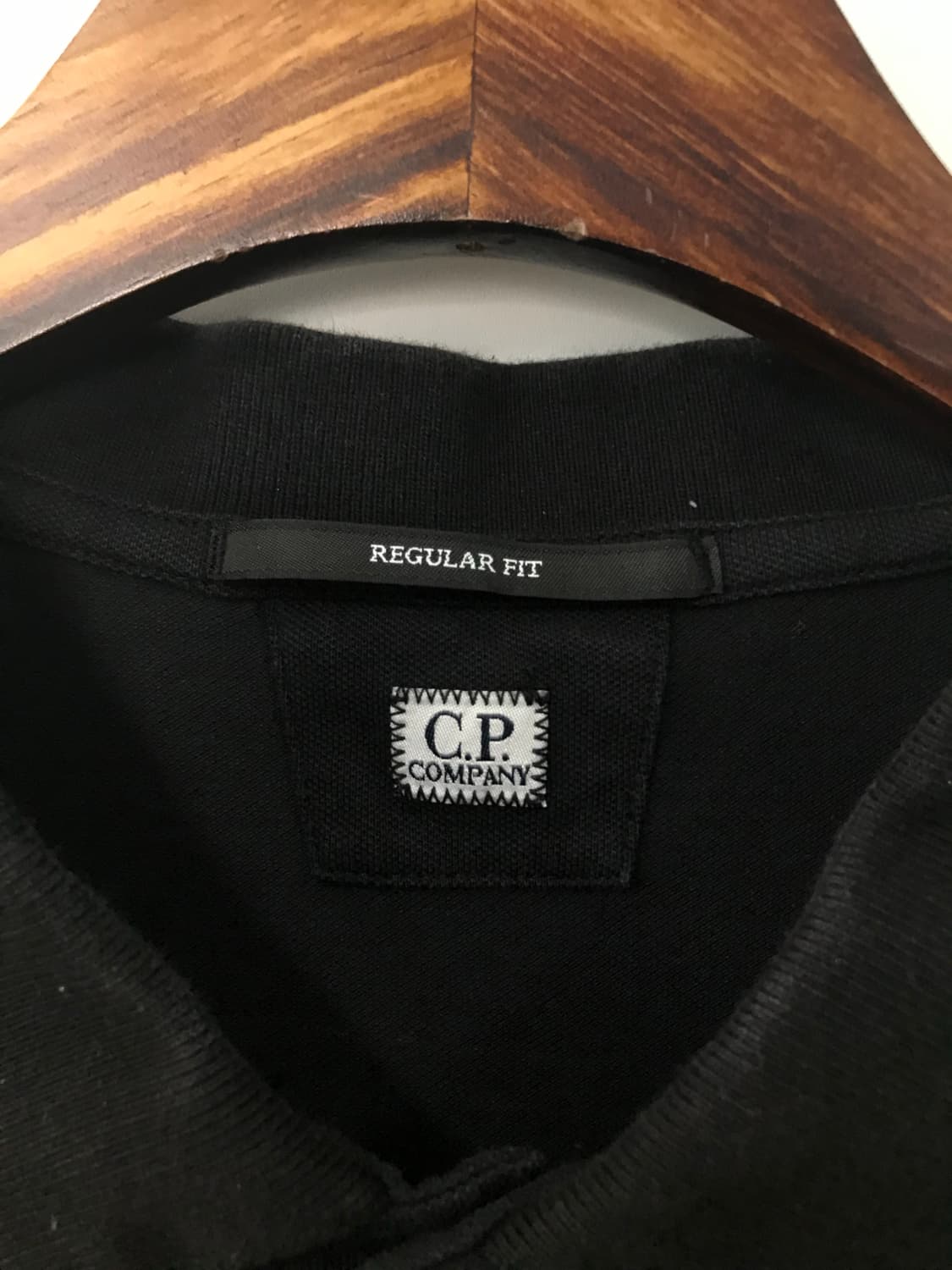 Cp컴퍼니 자수로고 블랙 피케 반팔 카라 티셔츠 상품이미지5