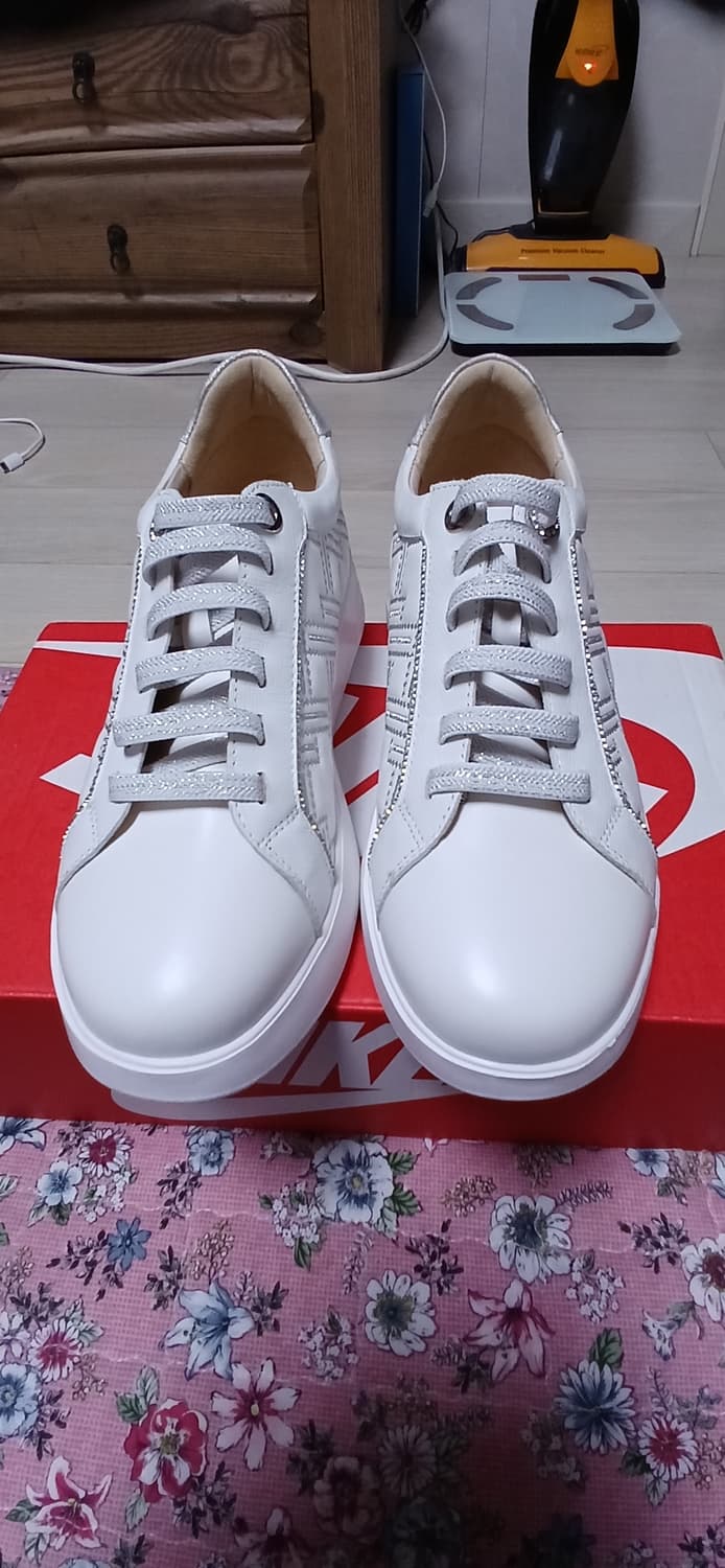 미셸바이탠디 스니커즈(245mm) 상품이미지1