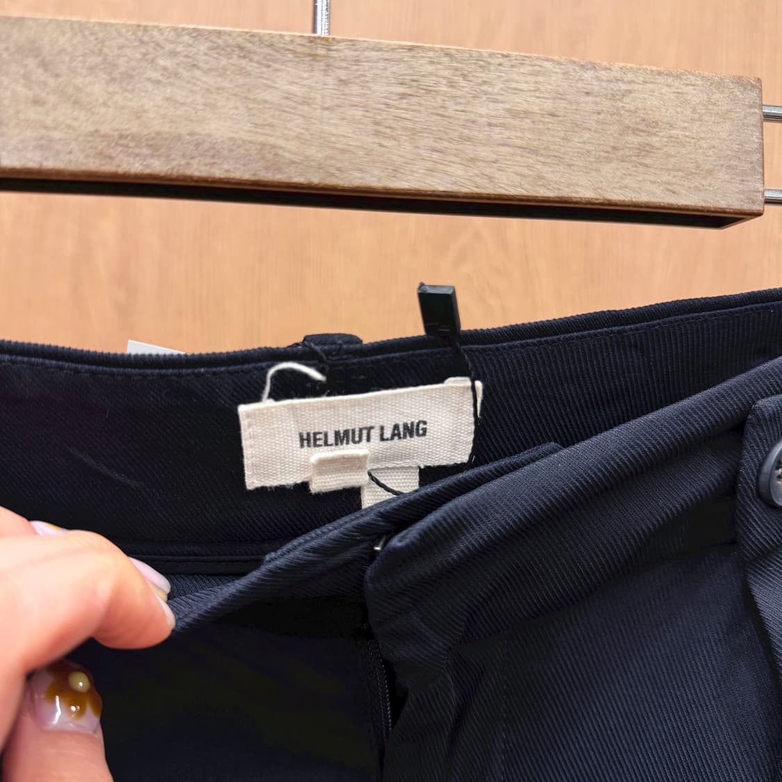 헬무트랭 8부 슬림 팬츠 허리 라인 핀턱 백 슬릿 포켓 디테일 블랙 상품이미지6