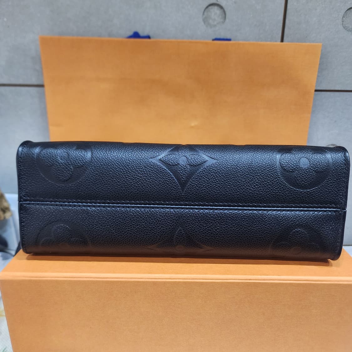 루이비통 온더고 이스트웨스트 앙프렝뜨 25년+이너백 상품이미지8