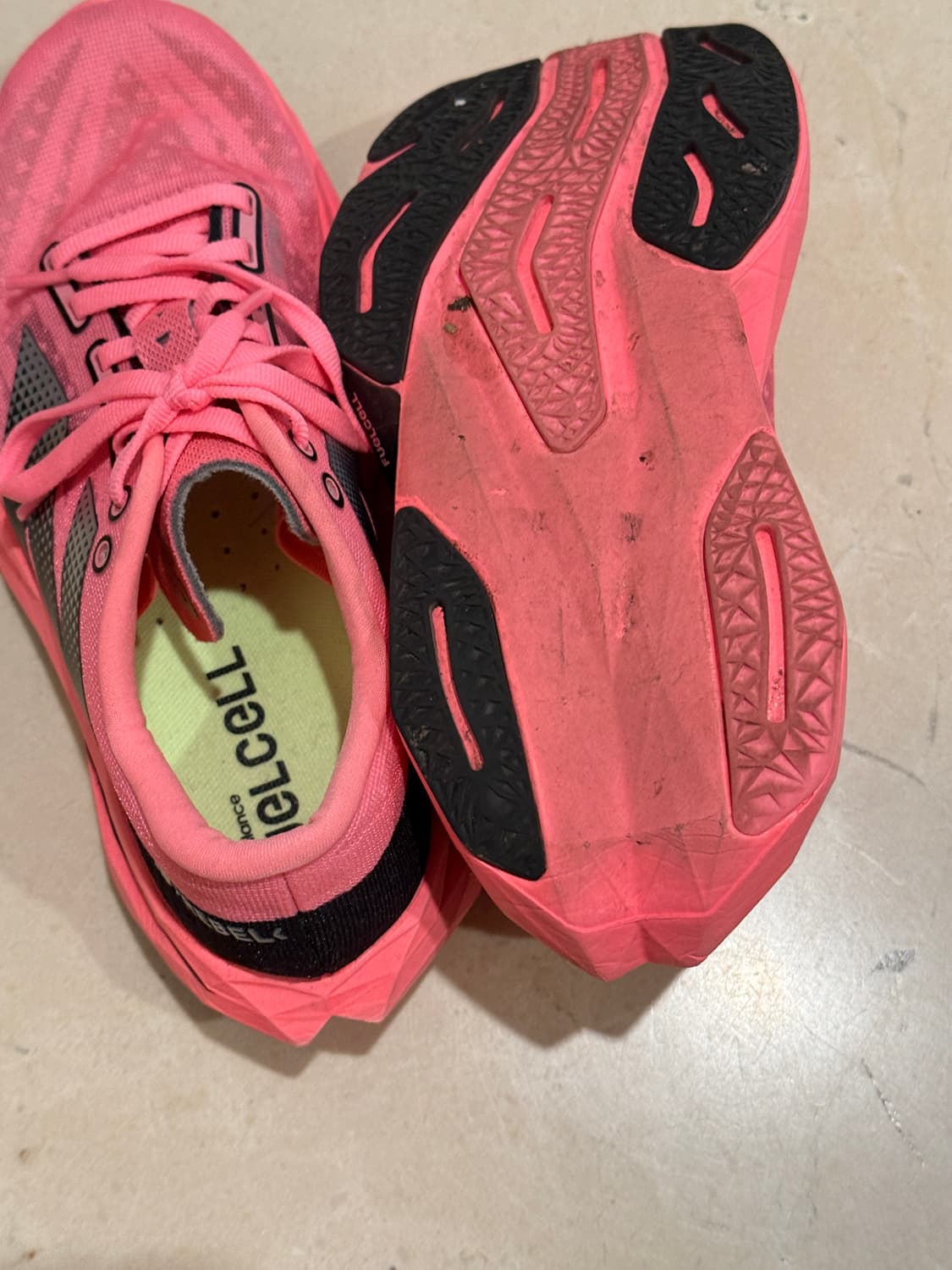 뉴발란스 FuelCell 레벨 v4 235 런닝화 상품이미지3