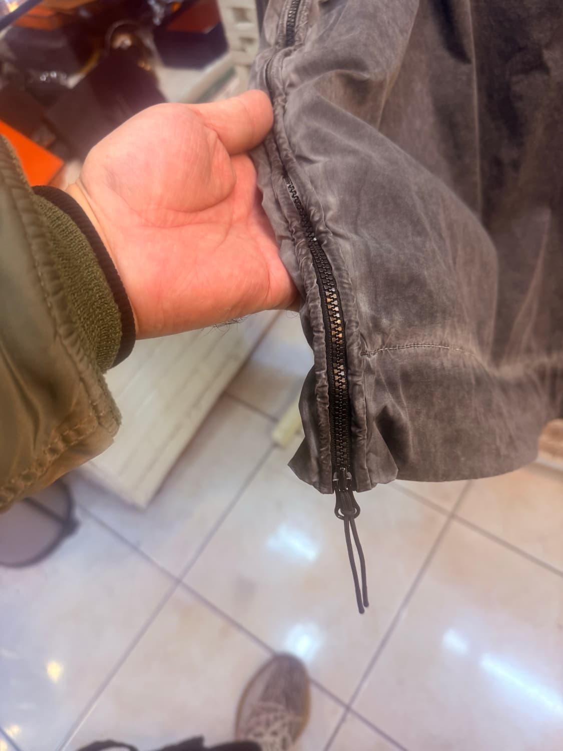 105 정품 cp컴퍼니 렌즈 바막 맨투맨 팝니다 상품이미지4