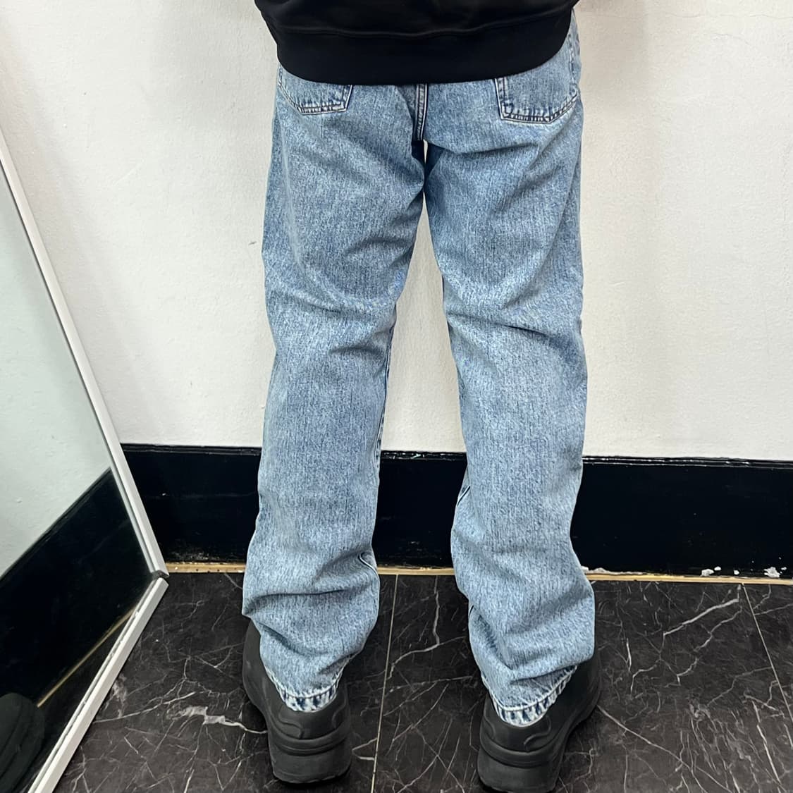 AMI 아미 워시드 테이퍼드 데님 진 상품이미지3