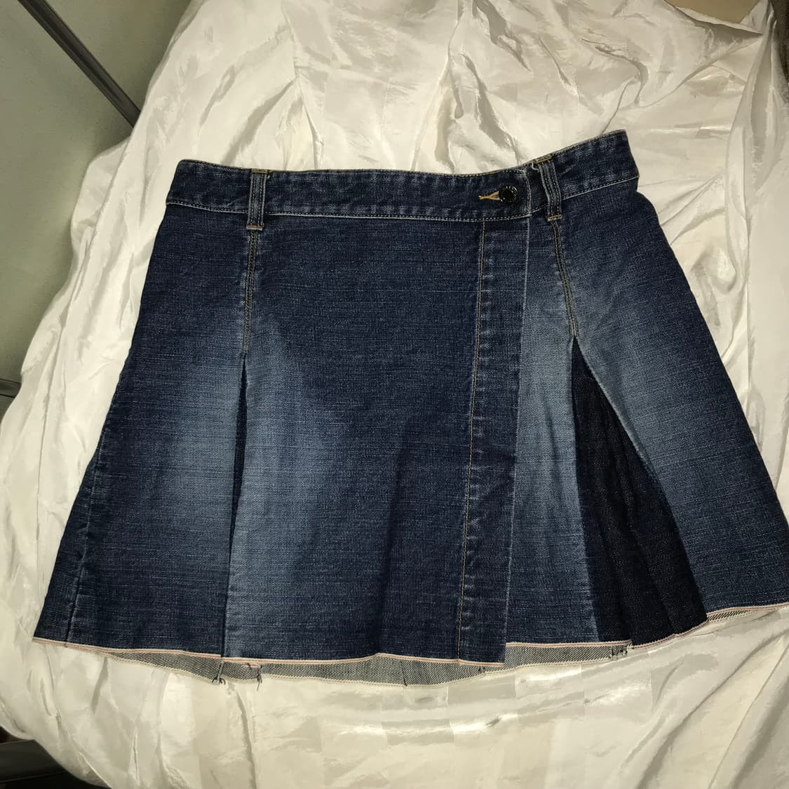Armani Exchange 아르마니 익스체인지 플리츠 데님 스커트 상품이미지1
