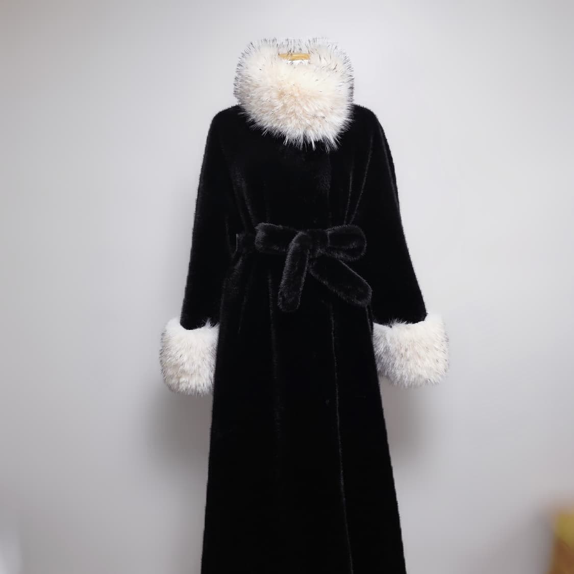 완전 새상품) 예티 아이보리 트리밍 롱 퍼코트 상품이미지3