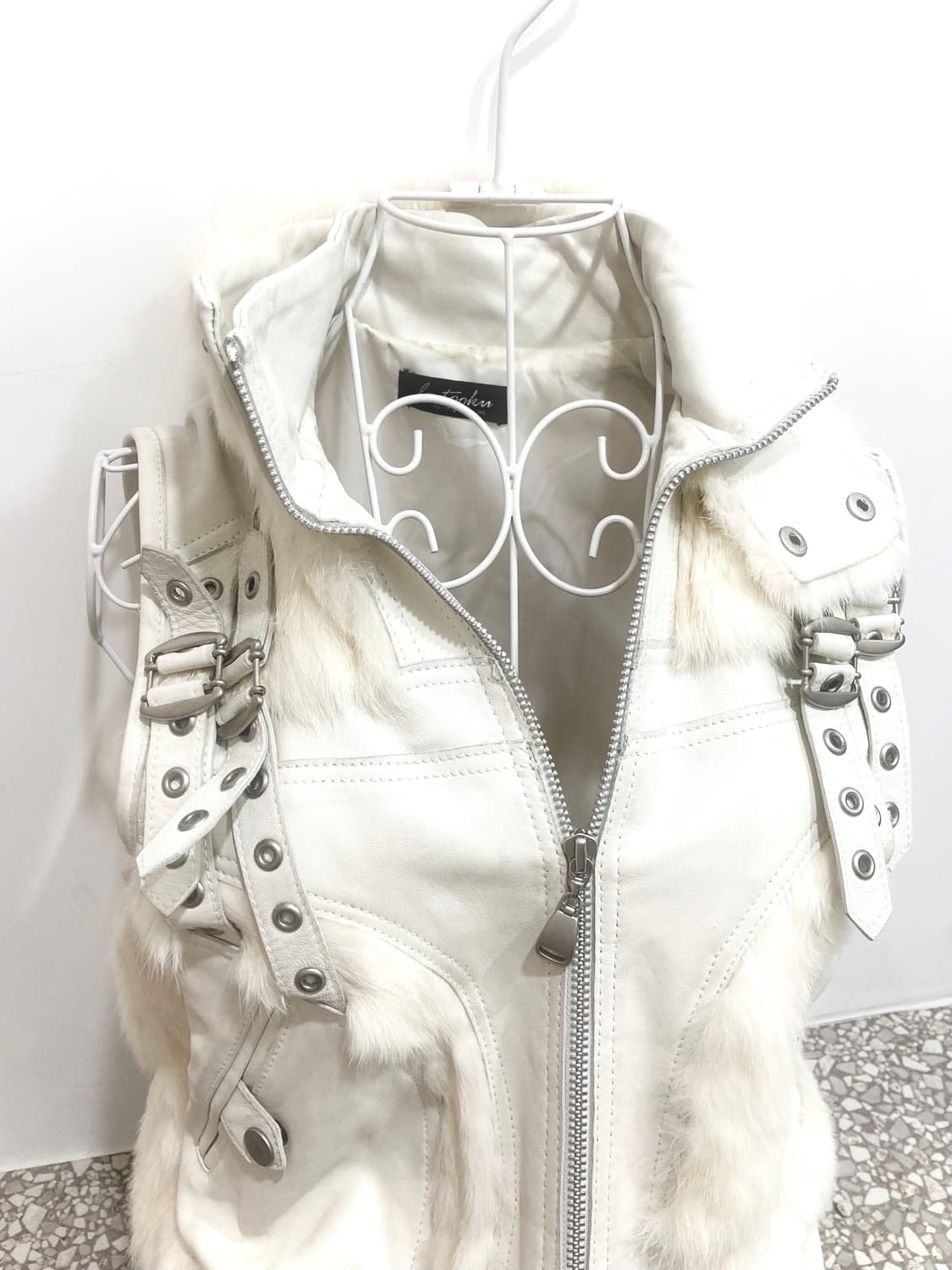 rabbit fur Ivory buckle vest 상품이미지2