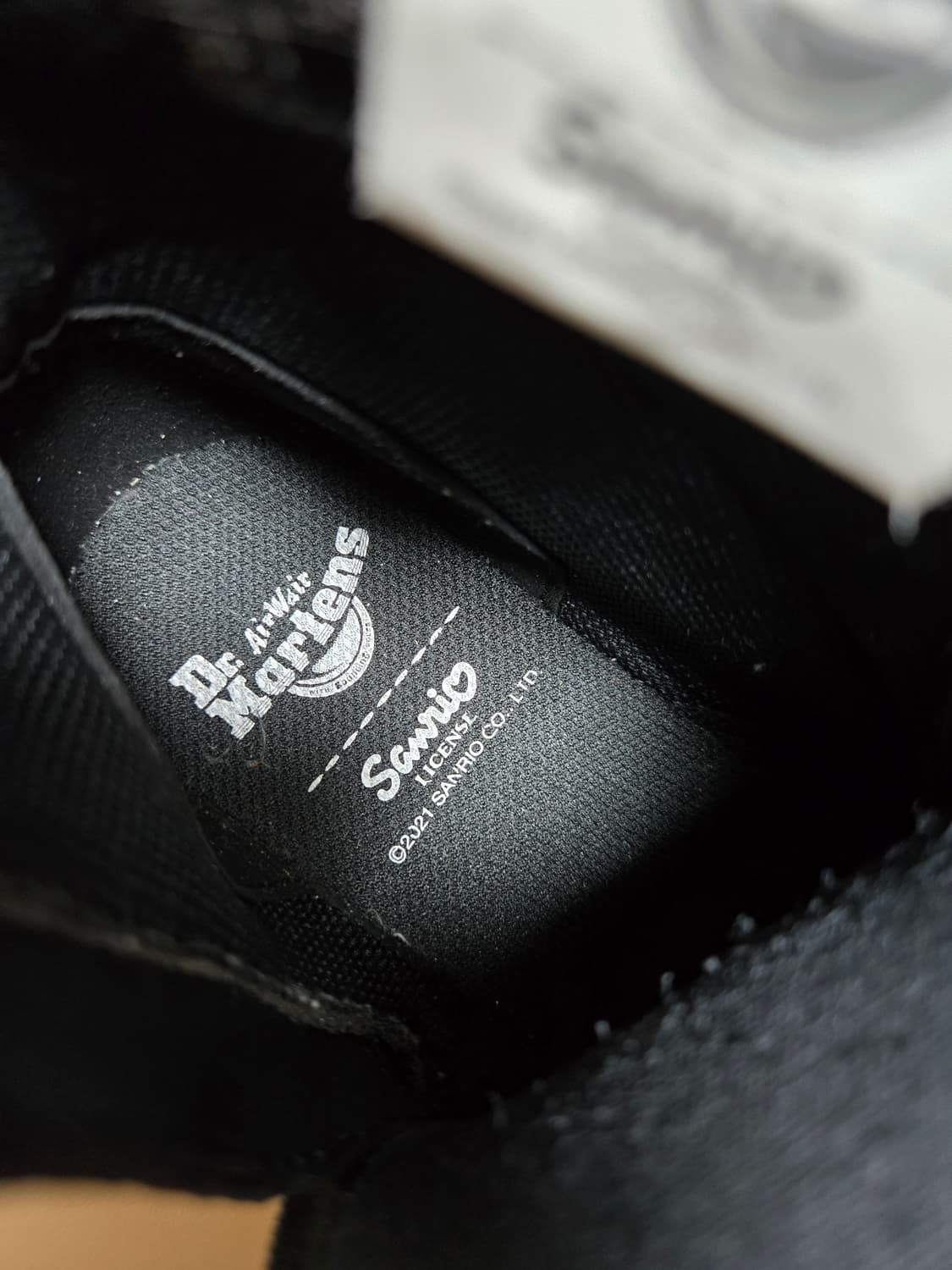 닥터마틴 x 산리오 콜라보 부츠 주니어205 상품이미지5