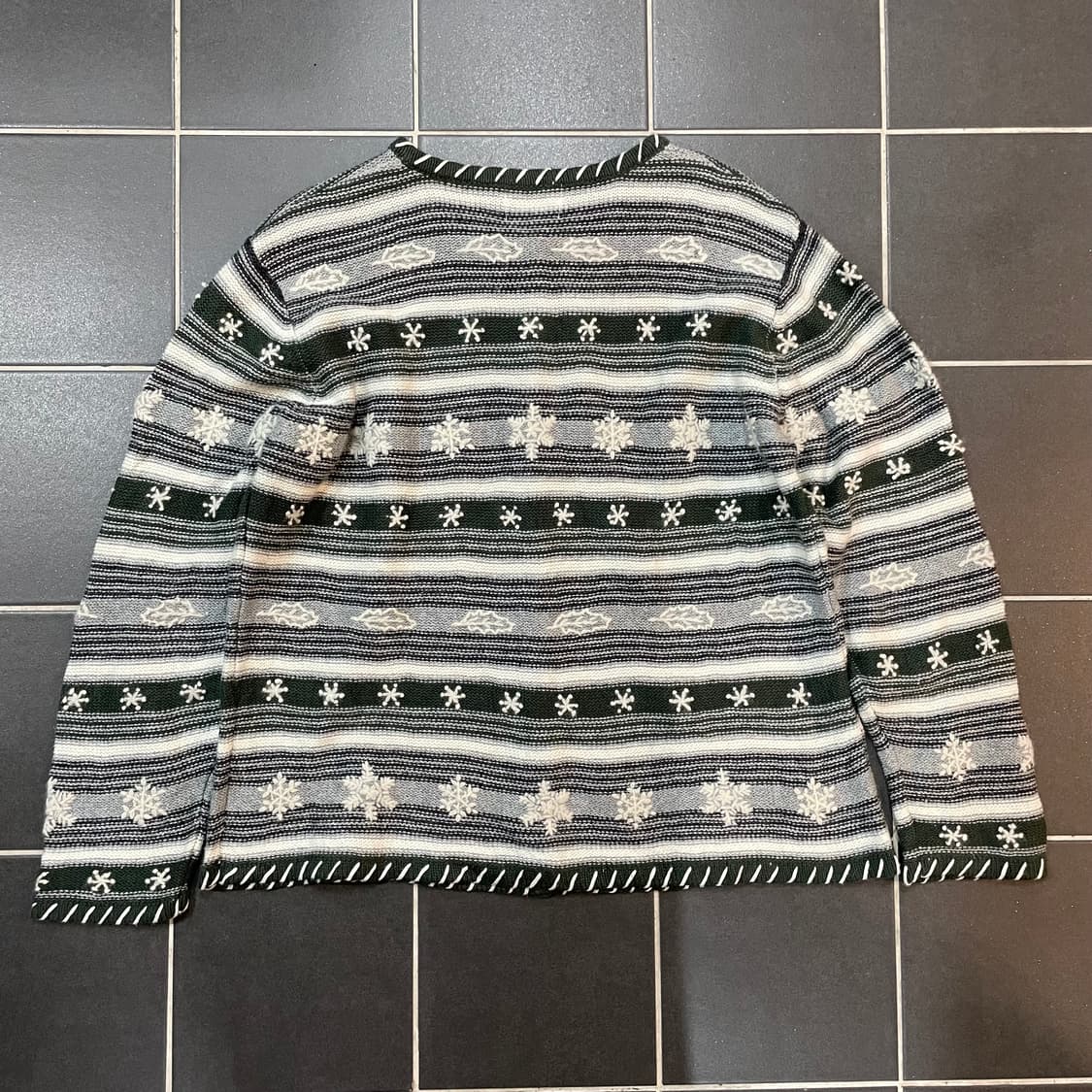 Hand Embroidered cardigan 상품이미지8