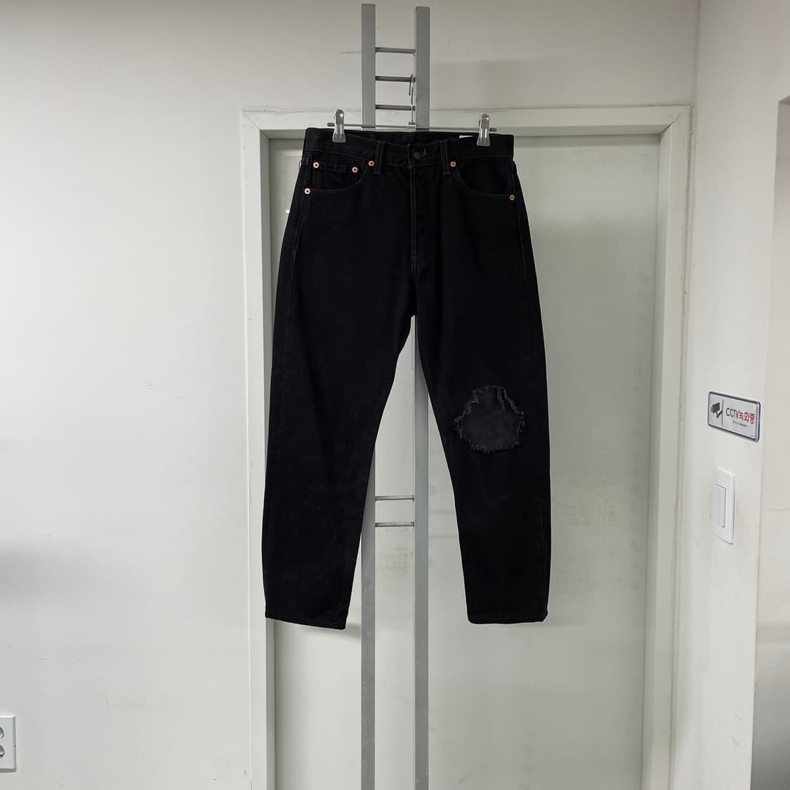 TRANSFERENCE 흑청 데님 팬츠 -(W) 상품이미지1