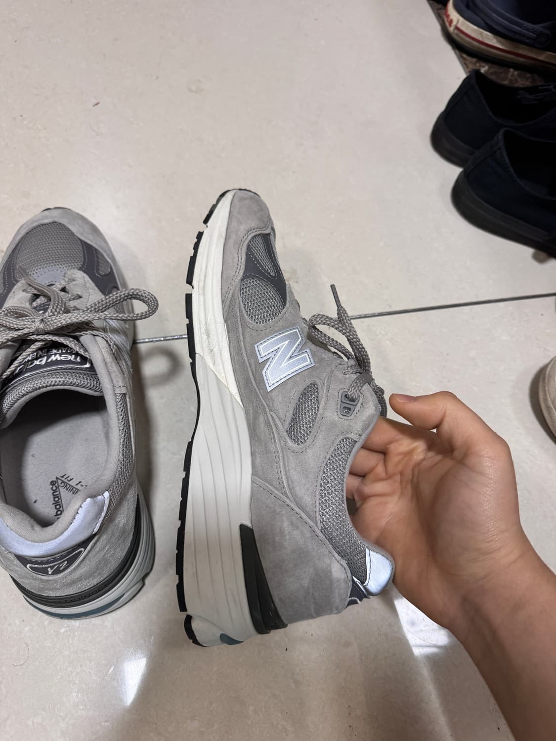 (275) 뉴발란스 991v2 그레이 락 릿지 알로이 실버 상품이미지7