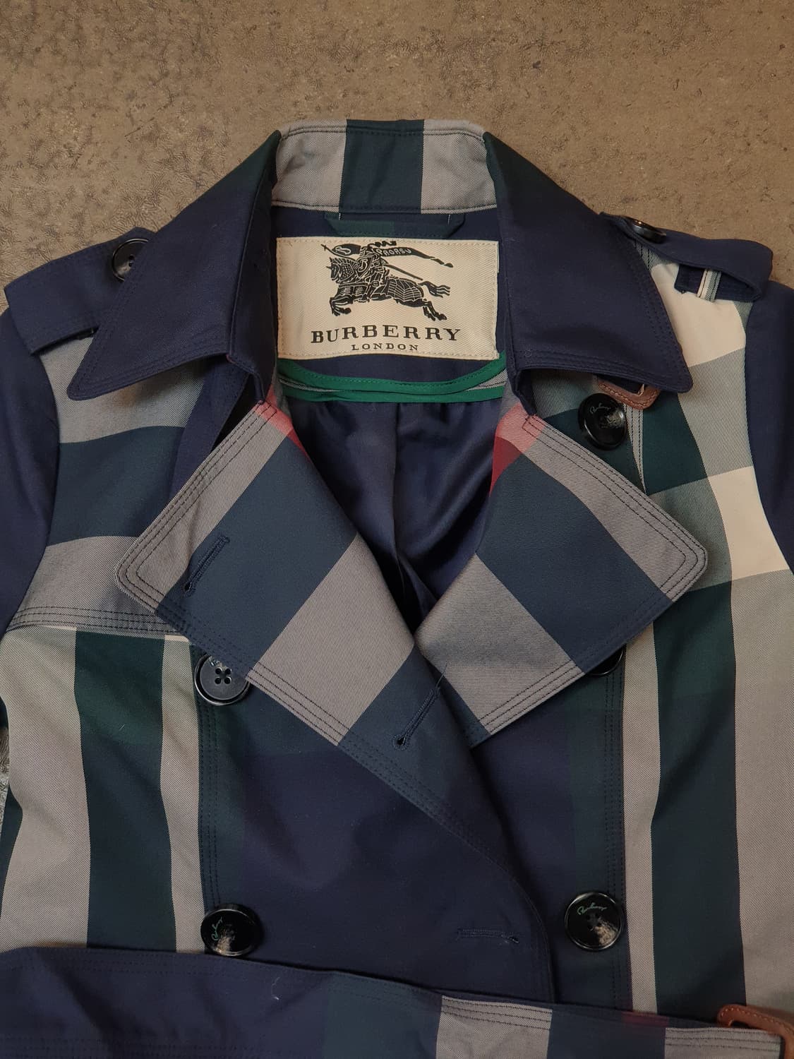 버버리 런던 체크 트렌치코트 상품이미지4