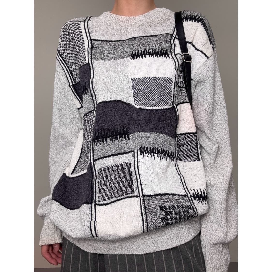 빈티지 그레이 패치 니트 상품이미지1