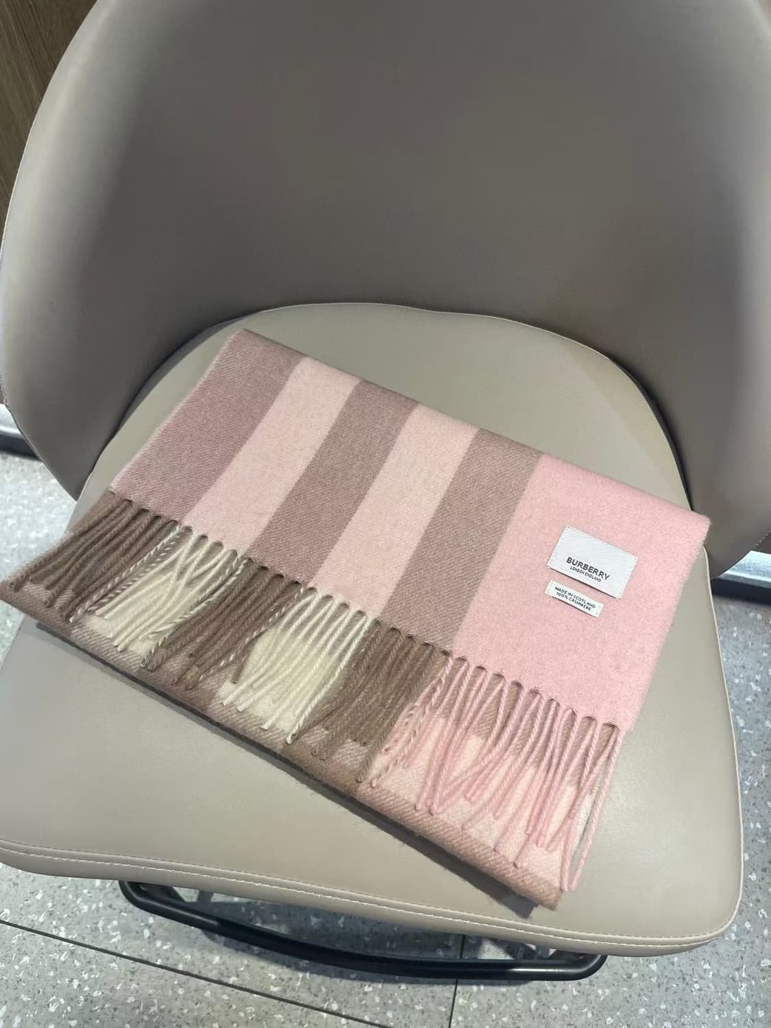 버버리숙녀 리버서블 스카프
 상품이미지4