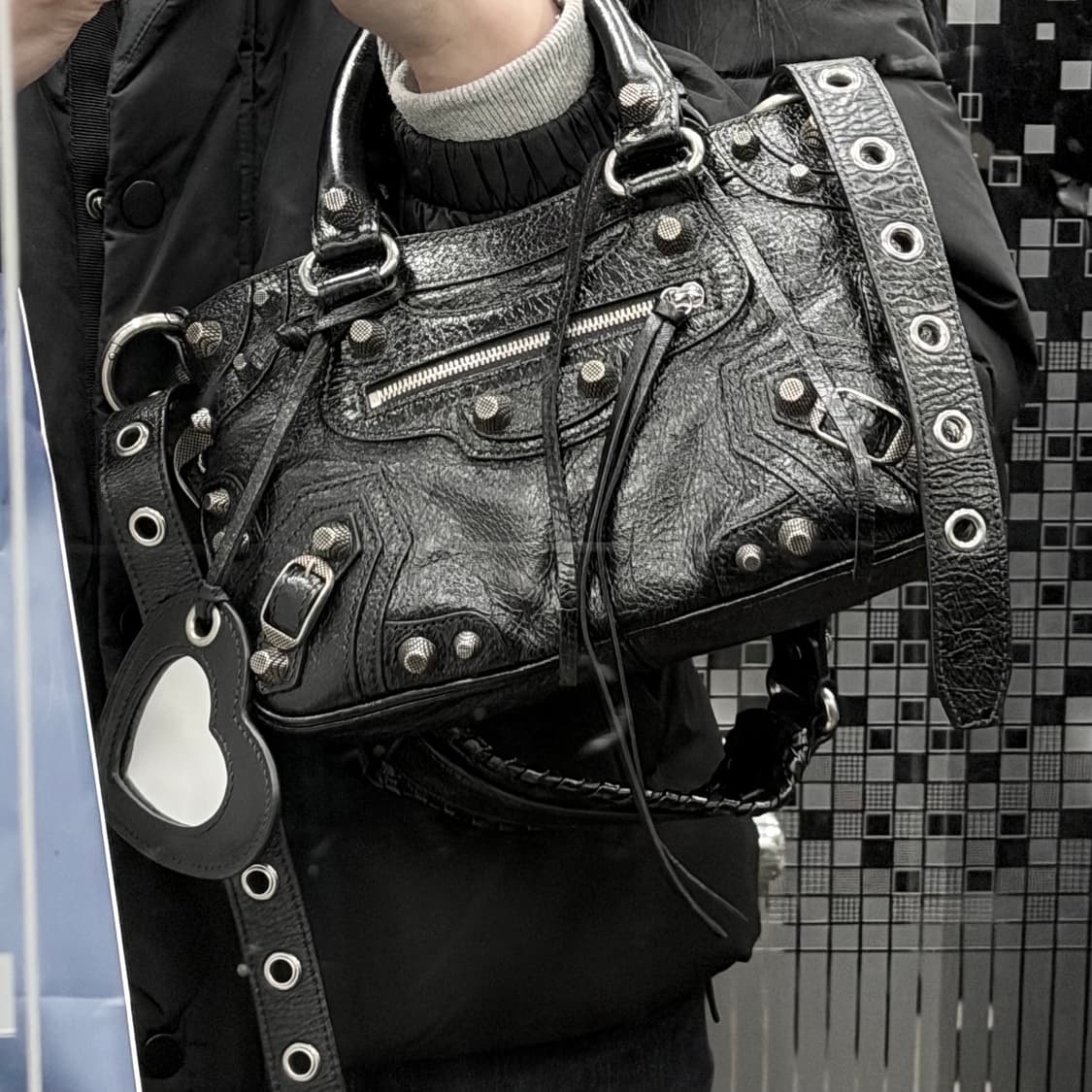 발렌시아가 네오카골 스몰 토트백 블랙 판매합니다 상품이미지2