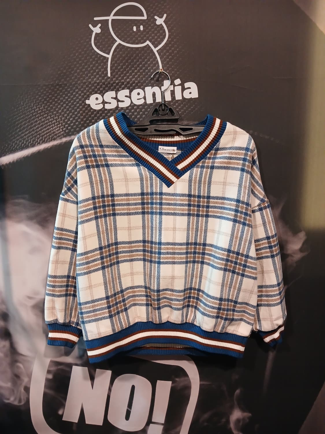 체크 브이넥 루즈핏 니트 상품이미지1