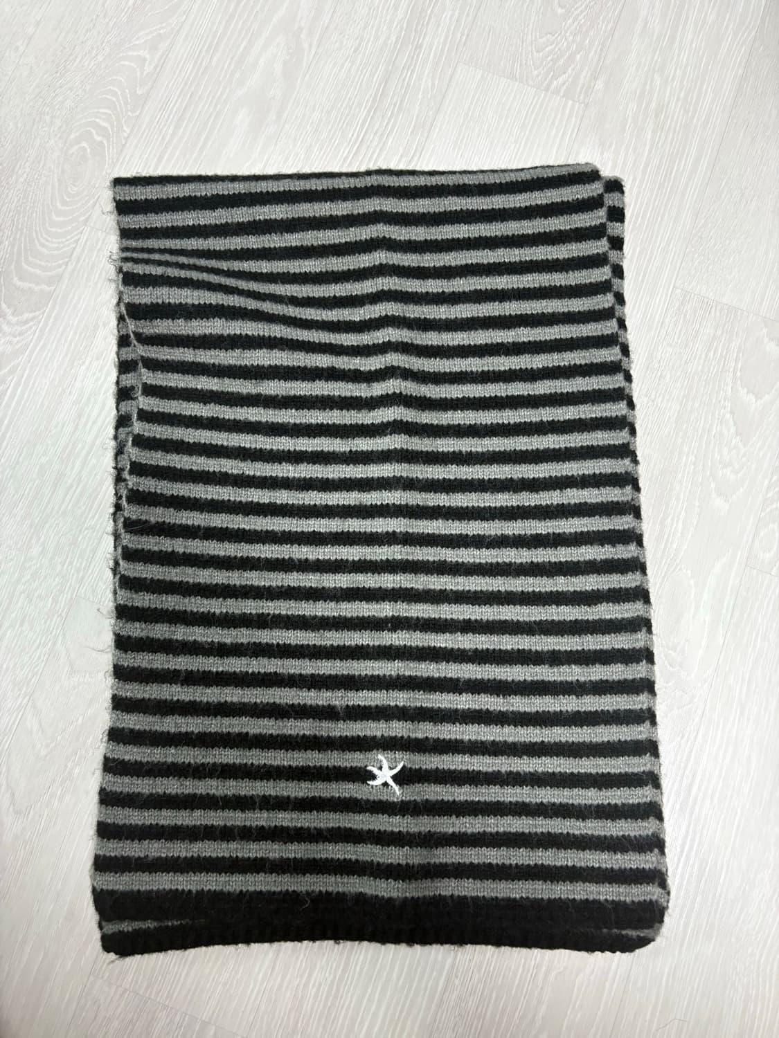 더콜디스트모먼트 목도리 판매합니다 상품이미지2