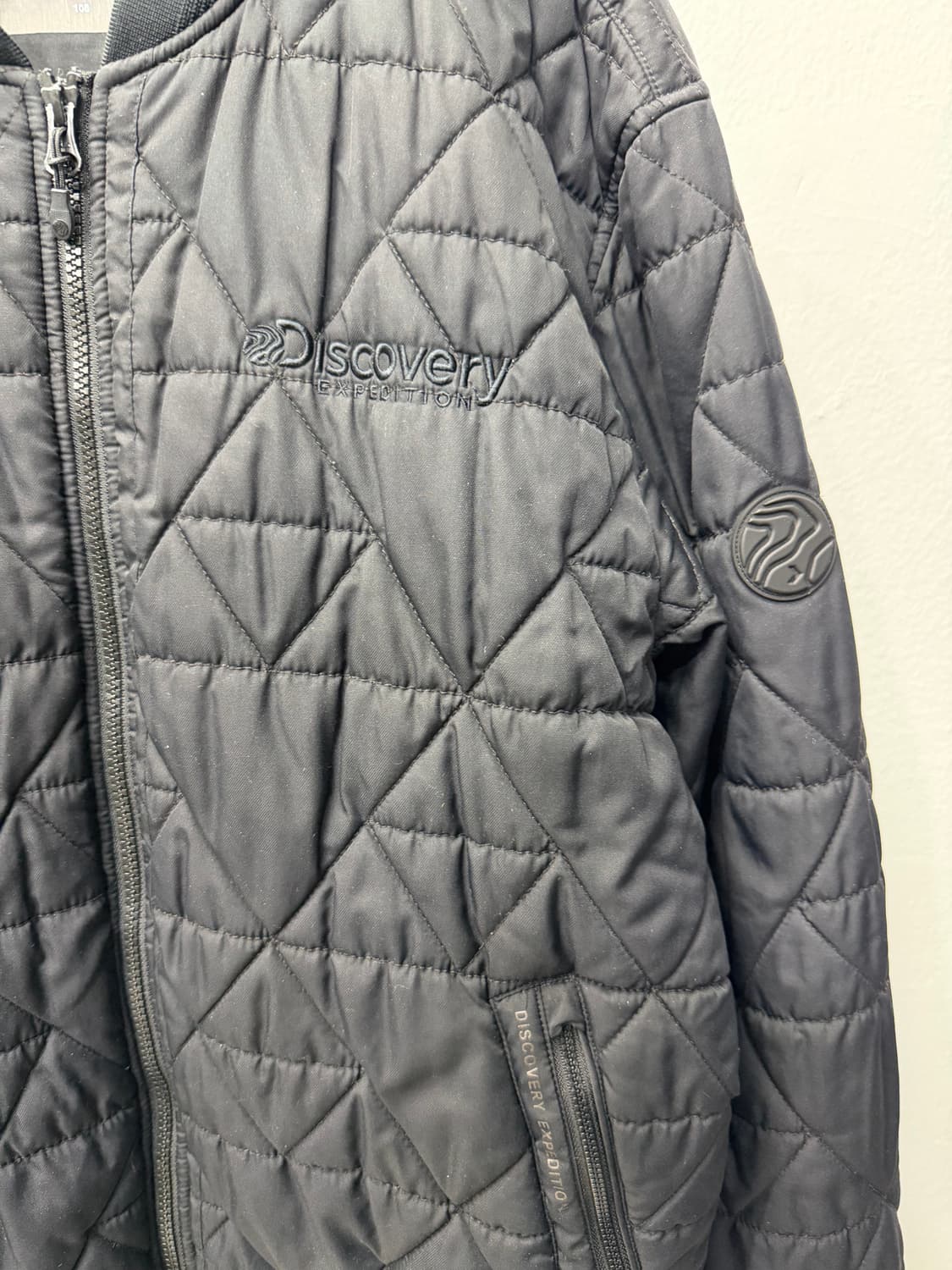 정품) 디스커버리 남성 퀼팅 봄버 블랙 패딩 105 상품이미지4