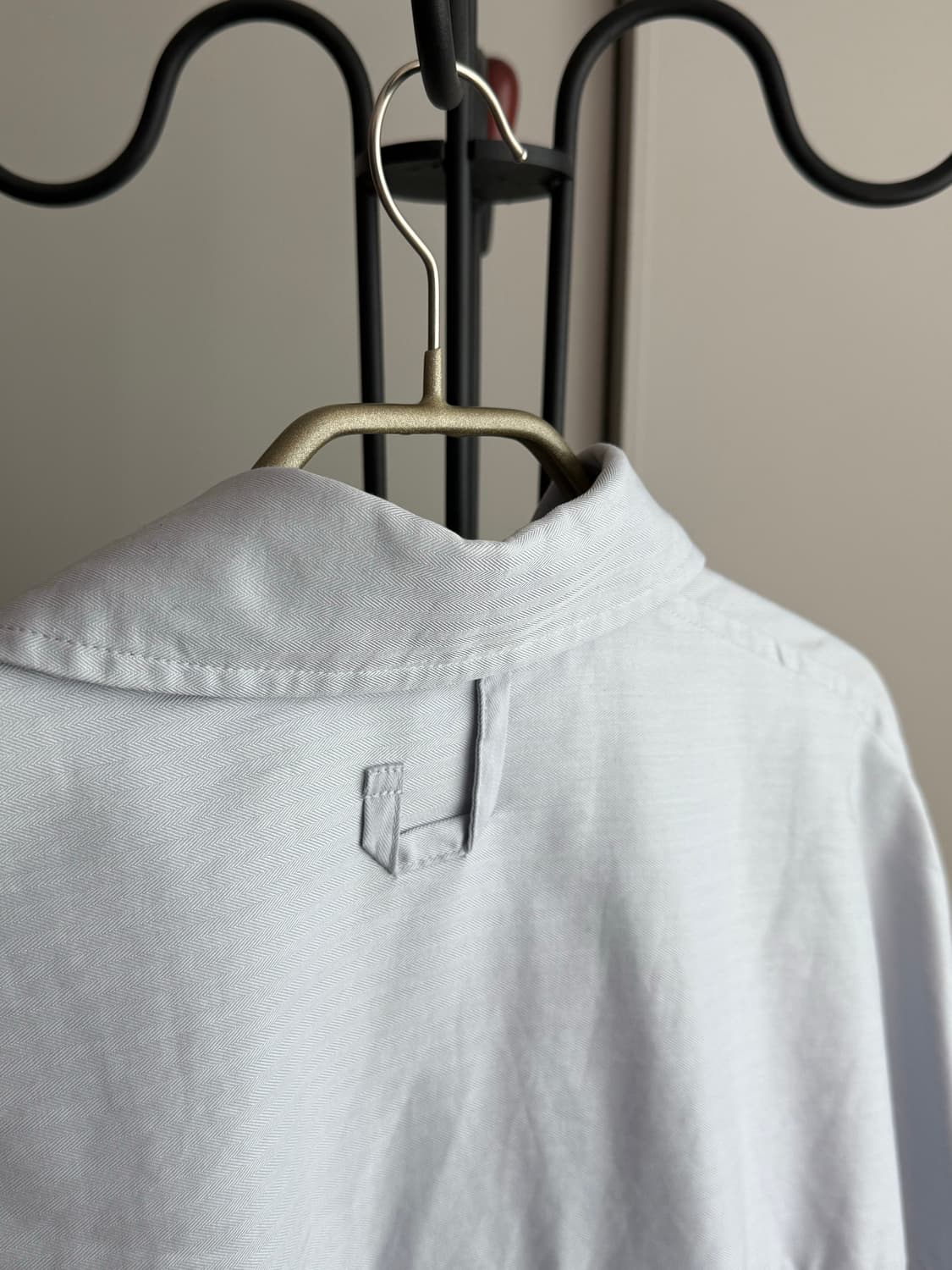 [48] JACQUEMUS 25SS Asymmetric Shirt 상품이미지5
