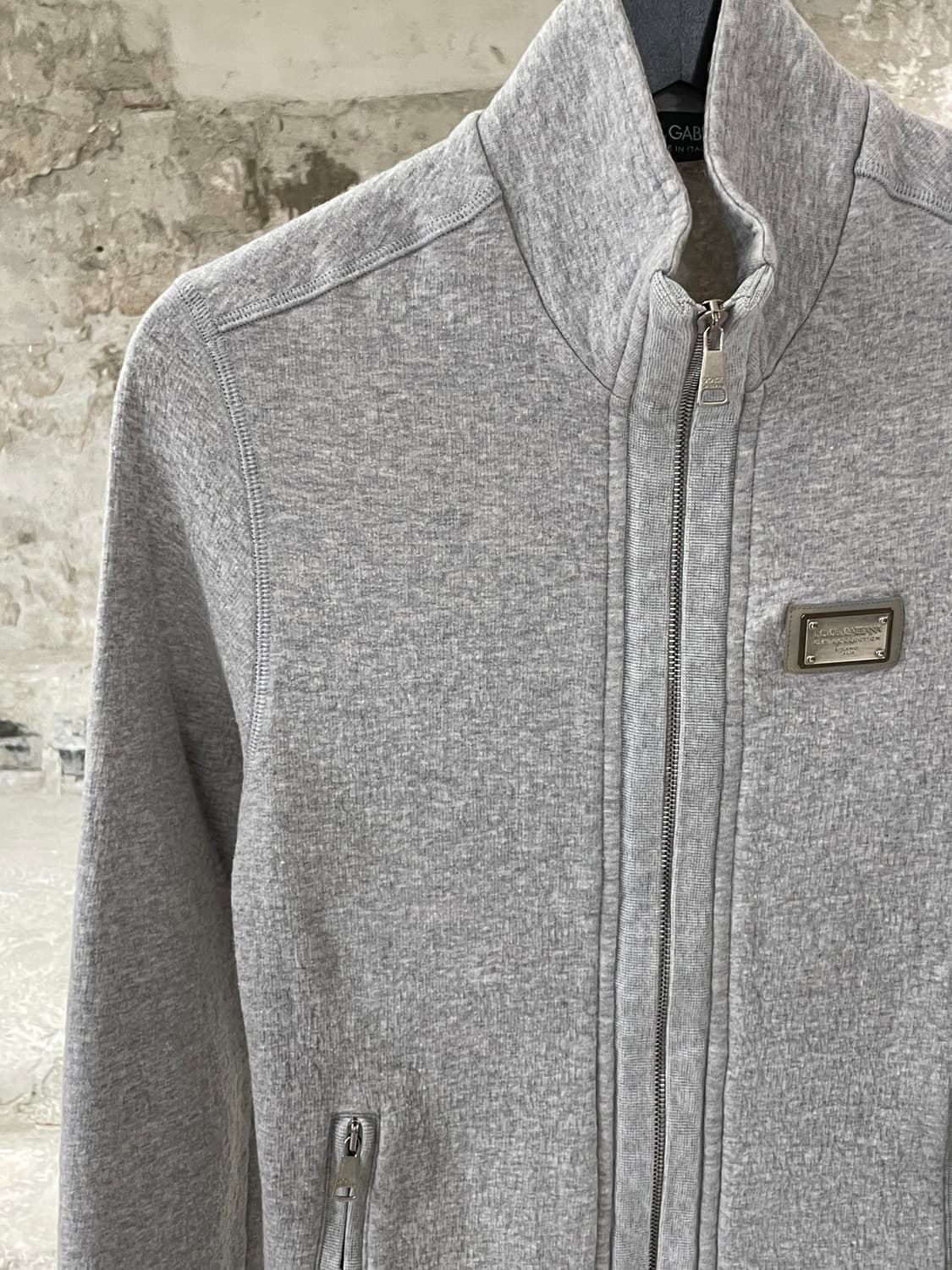 돌체 앤 가바나 멜란지 그레이 메탈 로고 집업 자켓 상품이미지2