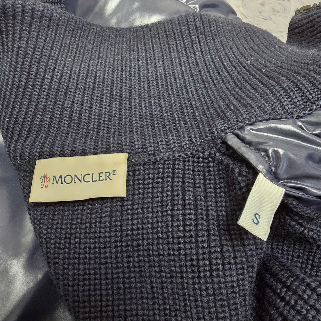 {클로젯}[S][실측M]몽클레어 마글리오네 유광 삼선 니트패딩 상품이미지4