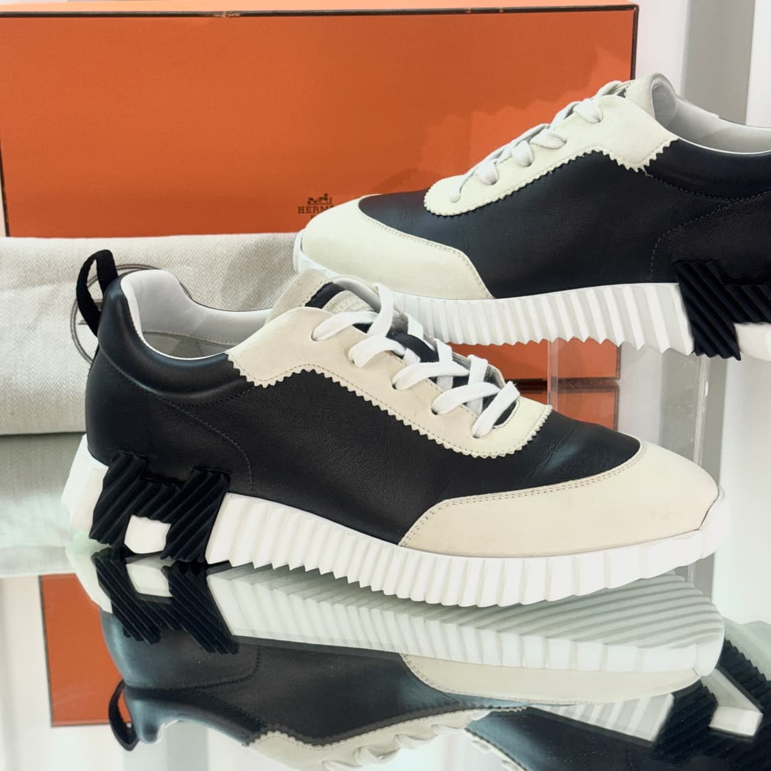 [새상품급/42] 에르메스 바운싱 스니커즈 카프스킨 스웨이드 블랙 화이트 상품이미지3