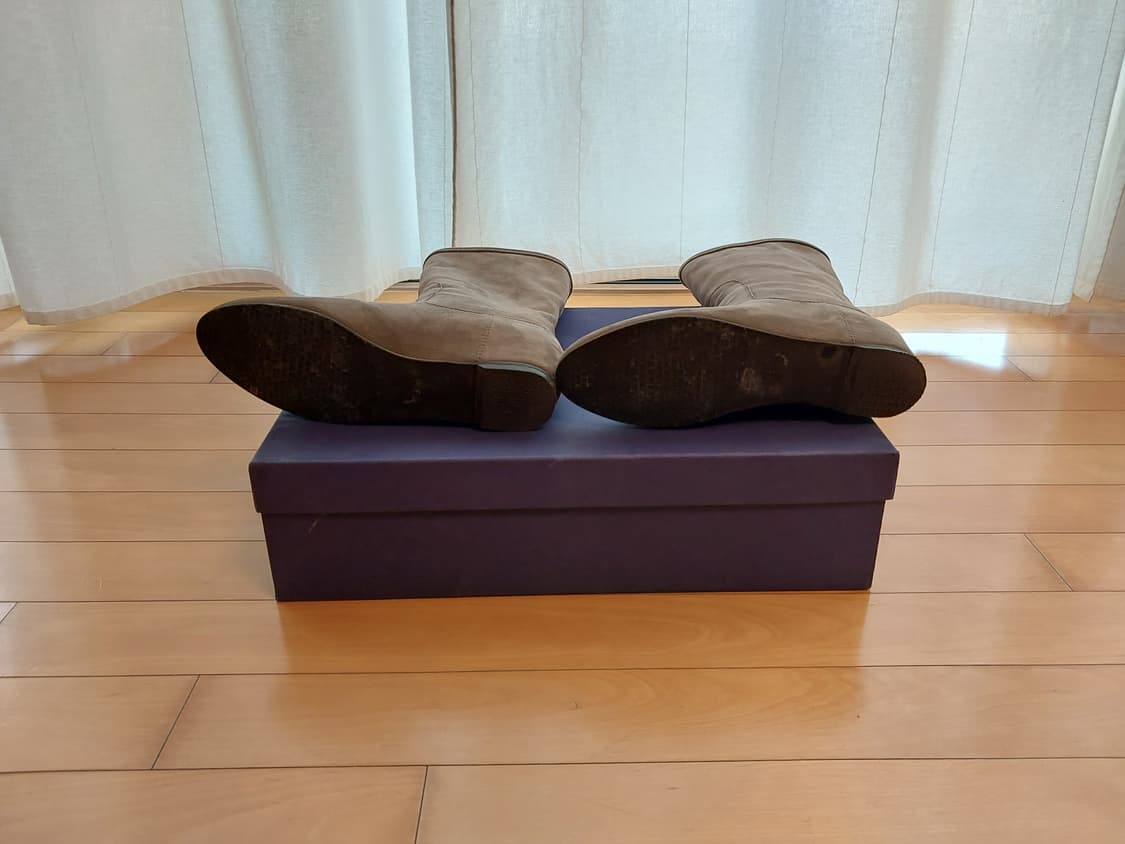 스튜어트 와이츠먼 스웨이드부츠 회색 상품이미지5