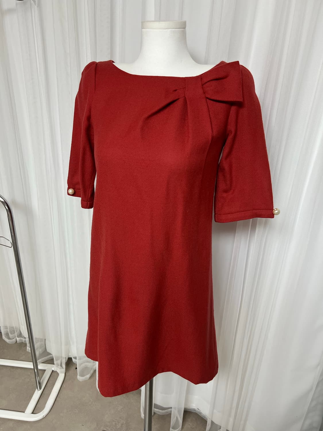 리본 포인트 딥레드 진주버튼 원피스 파티룩 상품이미지4