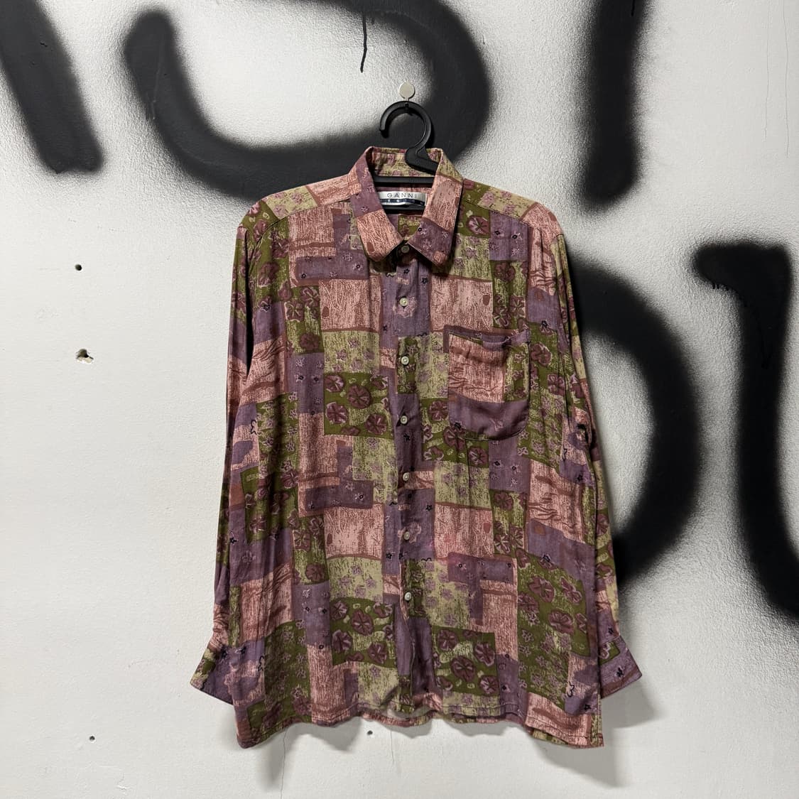 Ganni 가니 에스닉 풀 패턴 레이온 원 포켓 긴팔 셔츠 상품이미지1
