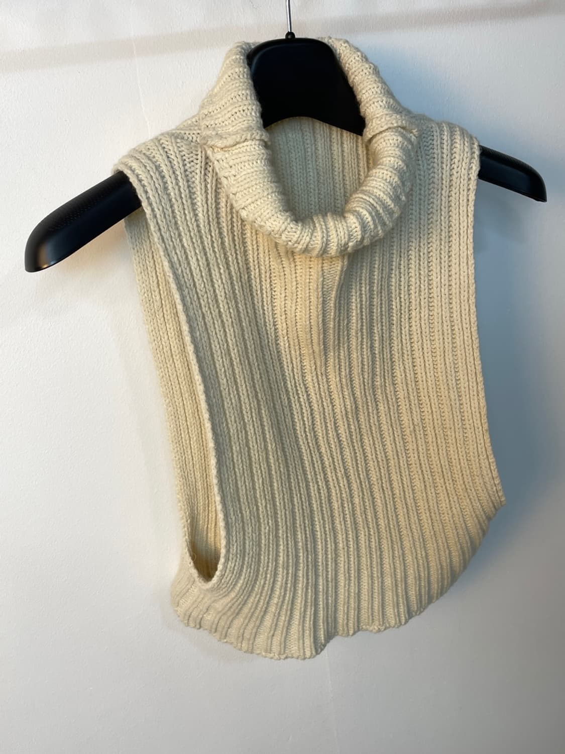 더오픈프로덕트 터틀넥 니트 베스트  상품이미지3