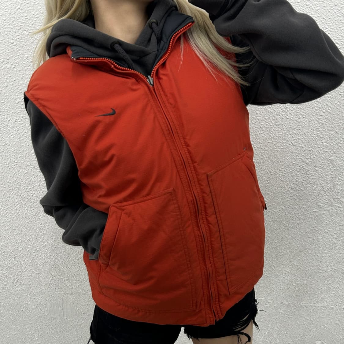 나이키 오렌지 미니로고 차콜 패딩조끼 M 상품이미지2