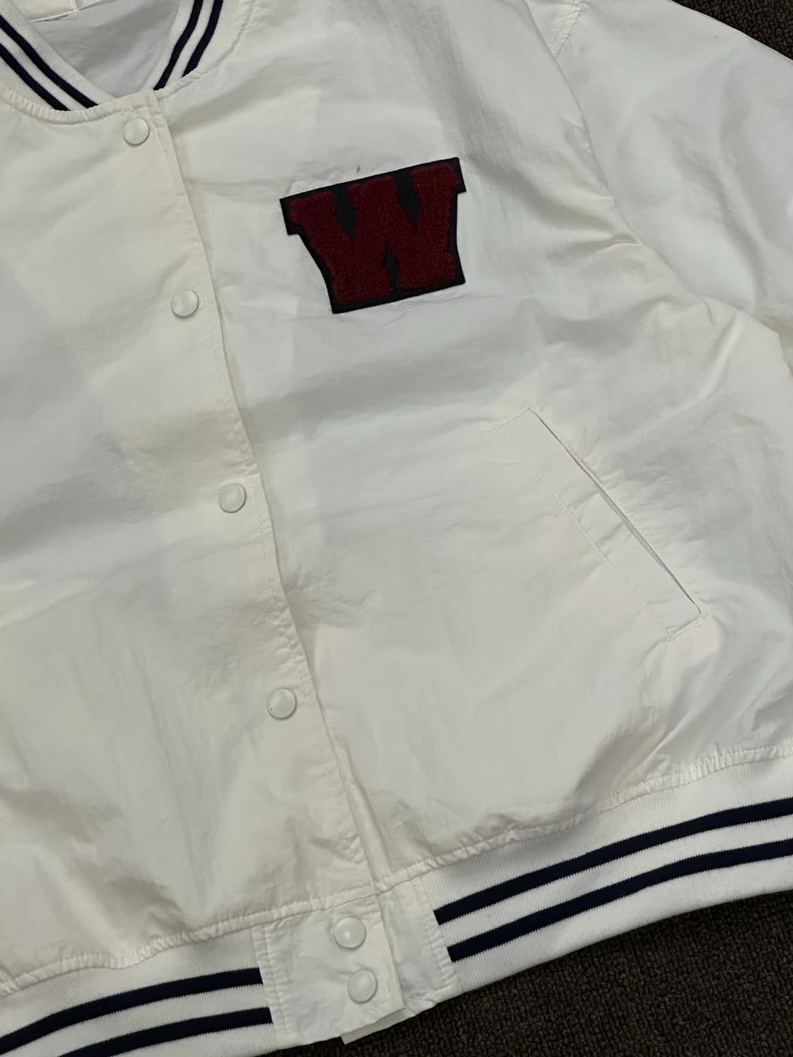 L)Colza vintage W 로고 화이트 바시티 자켓 상품이미지2
