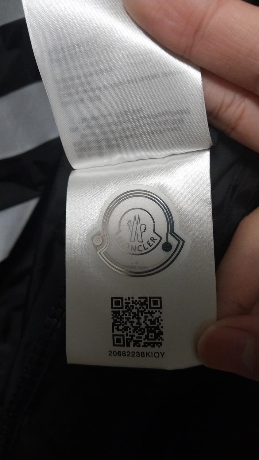 몽클레어 오프화이트 한정판 가우스 패딩 급처합니다 상품이미지3