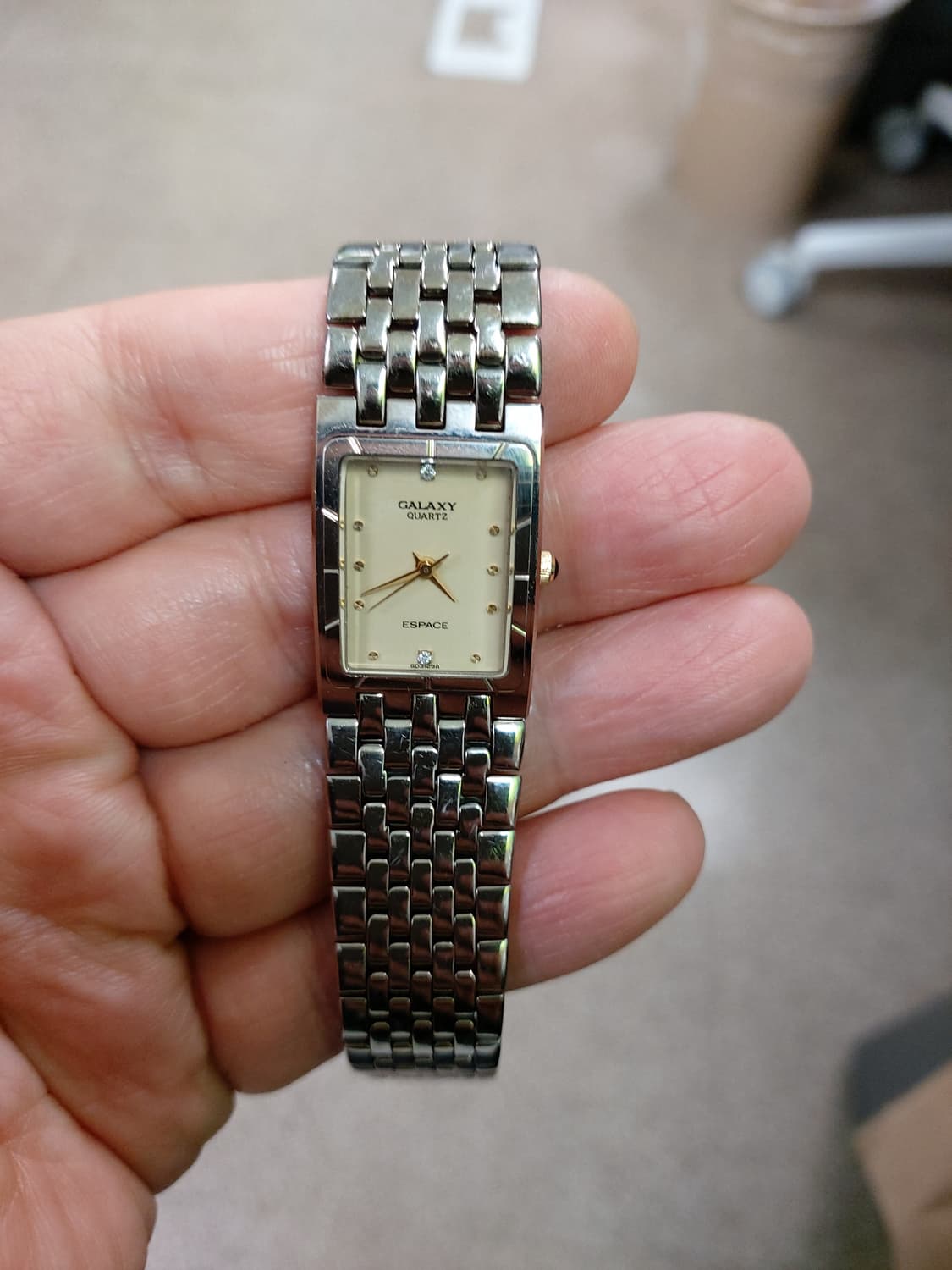 빈티지한 매력이 돋보이는 갤럭시 쿼츠  상품이미지1