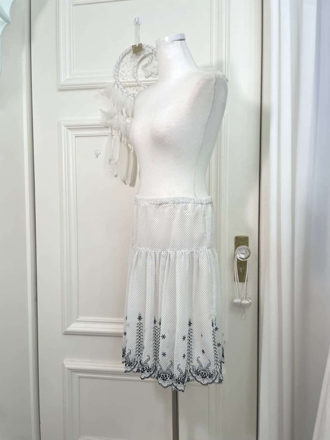 white dot embroidery point midi skirt 상품이미지2