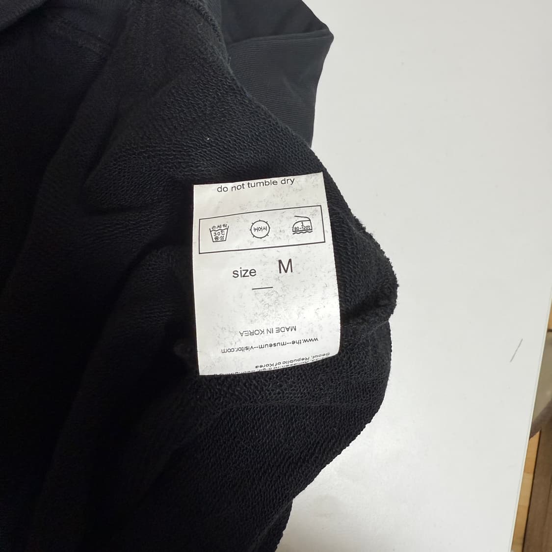 더 뮤지엄 비지터 하트 스프레이 후드 블랙 상품이미지6