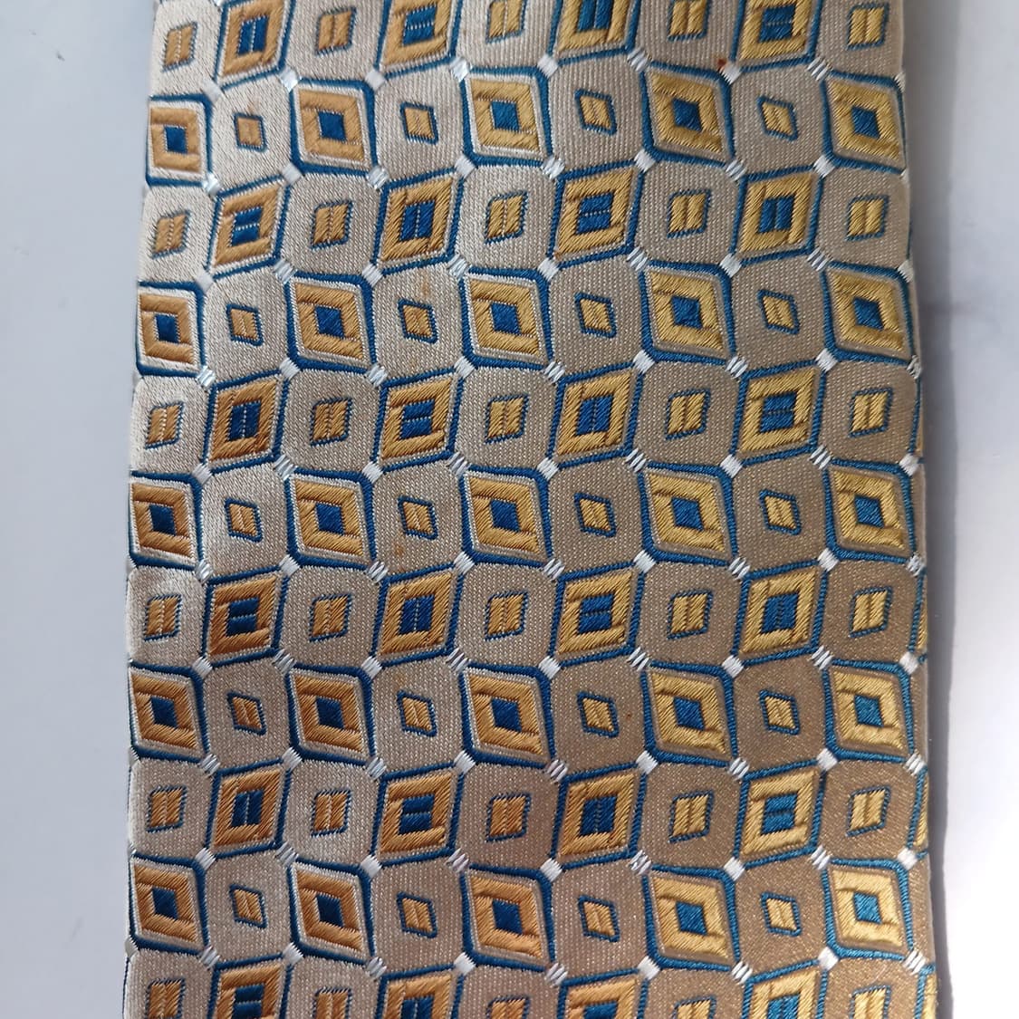 아쿠아스큐텀 실크 골드 패턴 넥타이 9.2cm B등급 E779
 상품이미지7