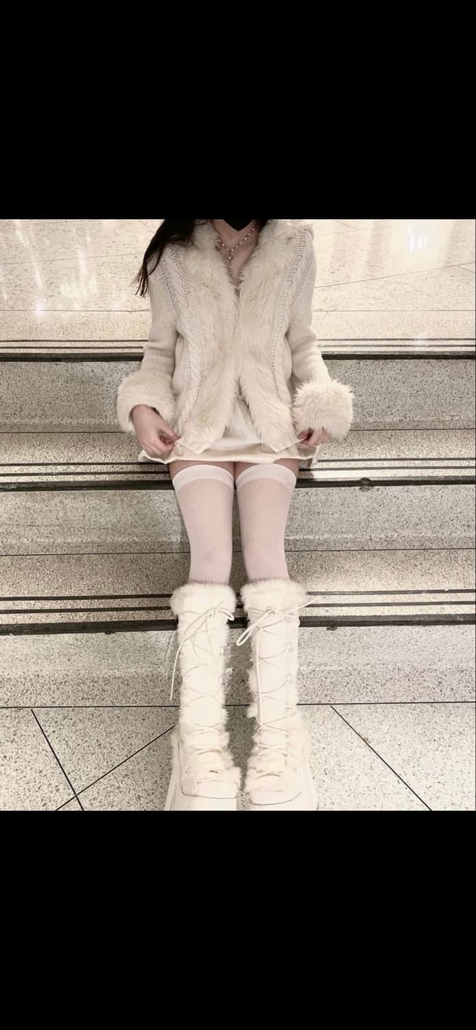 돌스킬 dollskill 화이트 퍼 부츠 통굽 상품이미지3