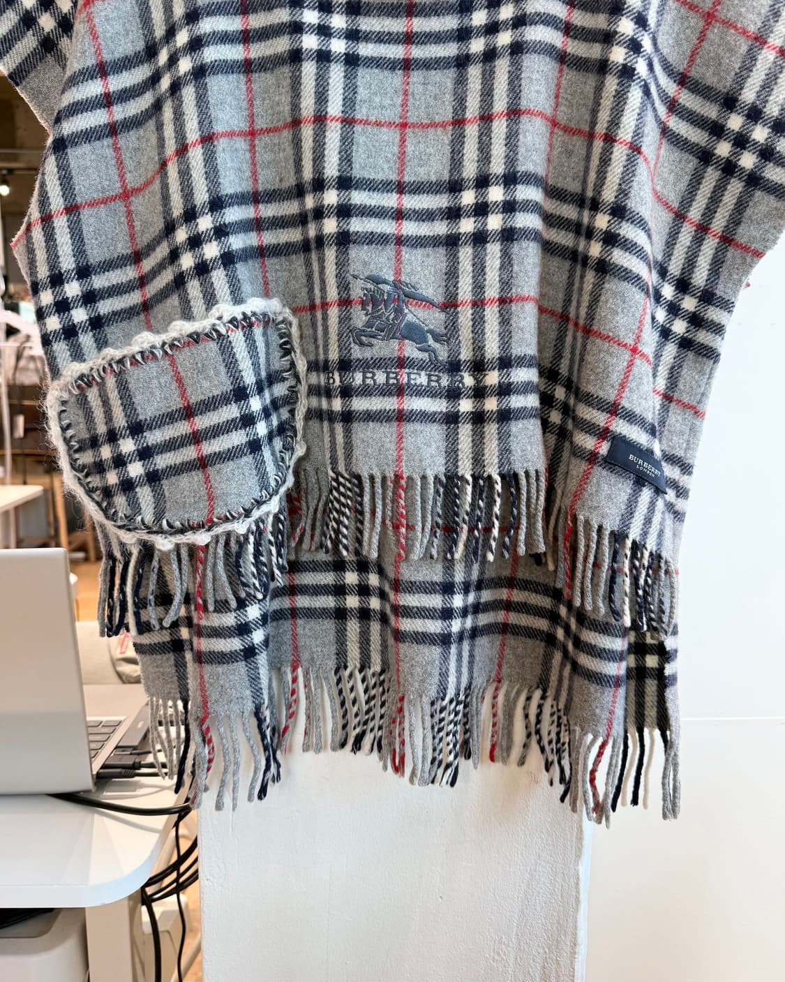 버버리 그레이 노바체크 울 케이프 상품이미지4
