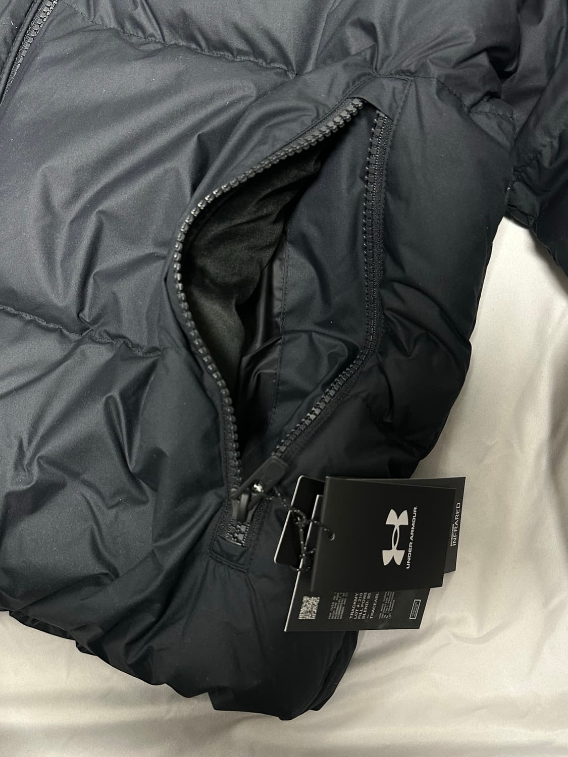 (M) 언더아머 UA Limitless 다운 코듀로이 자켓 패딩 블랙 상품이미지7