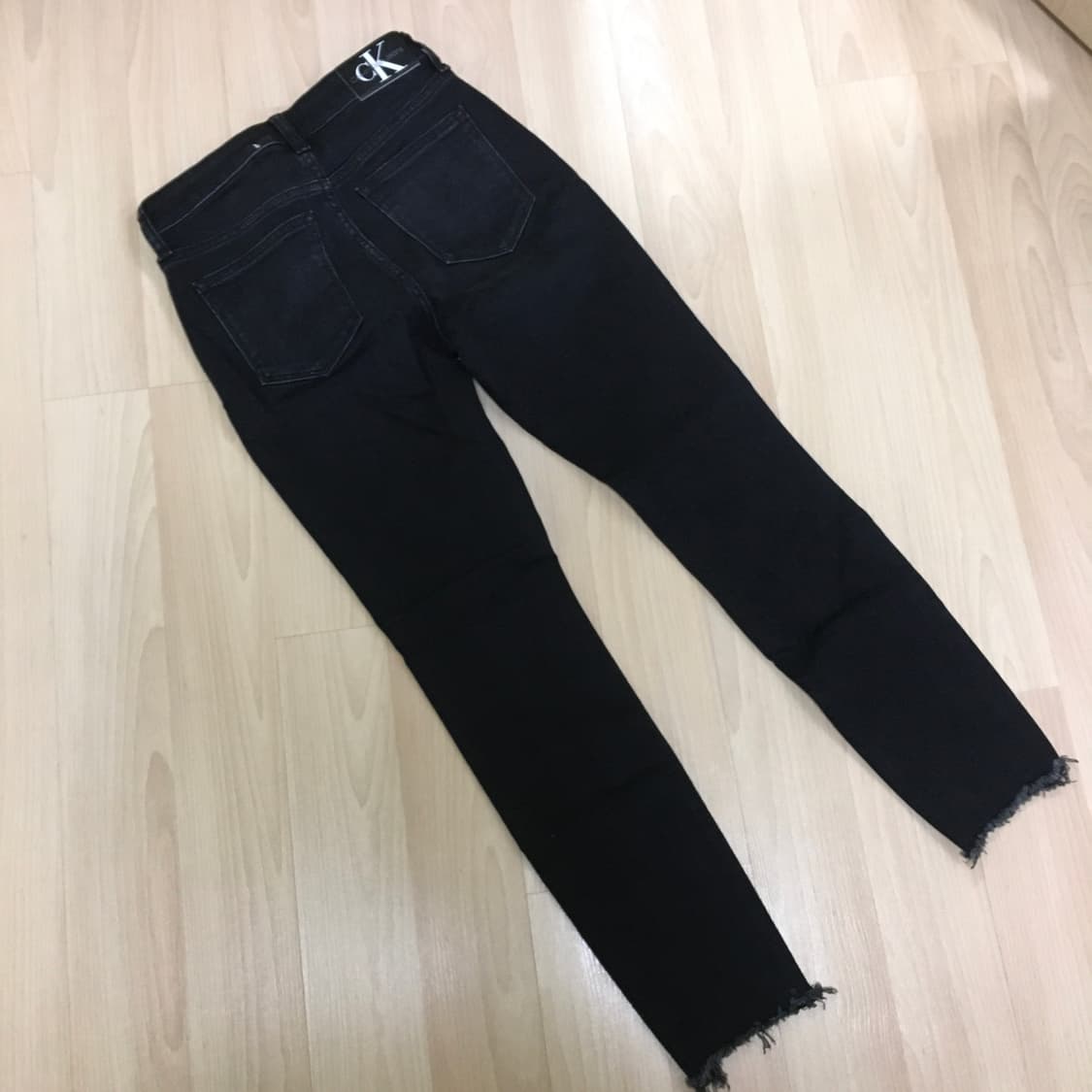 캘빈클라인 워시드블랙 하이라이즈 스키니핏 앵클 데님 상품이미지3