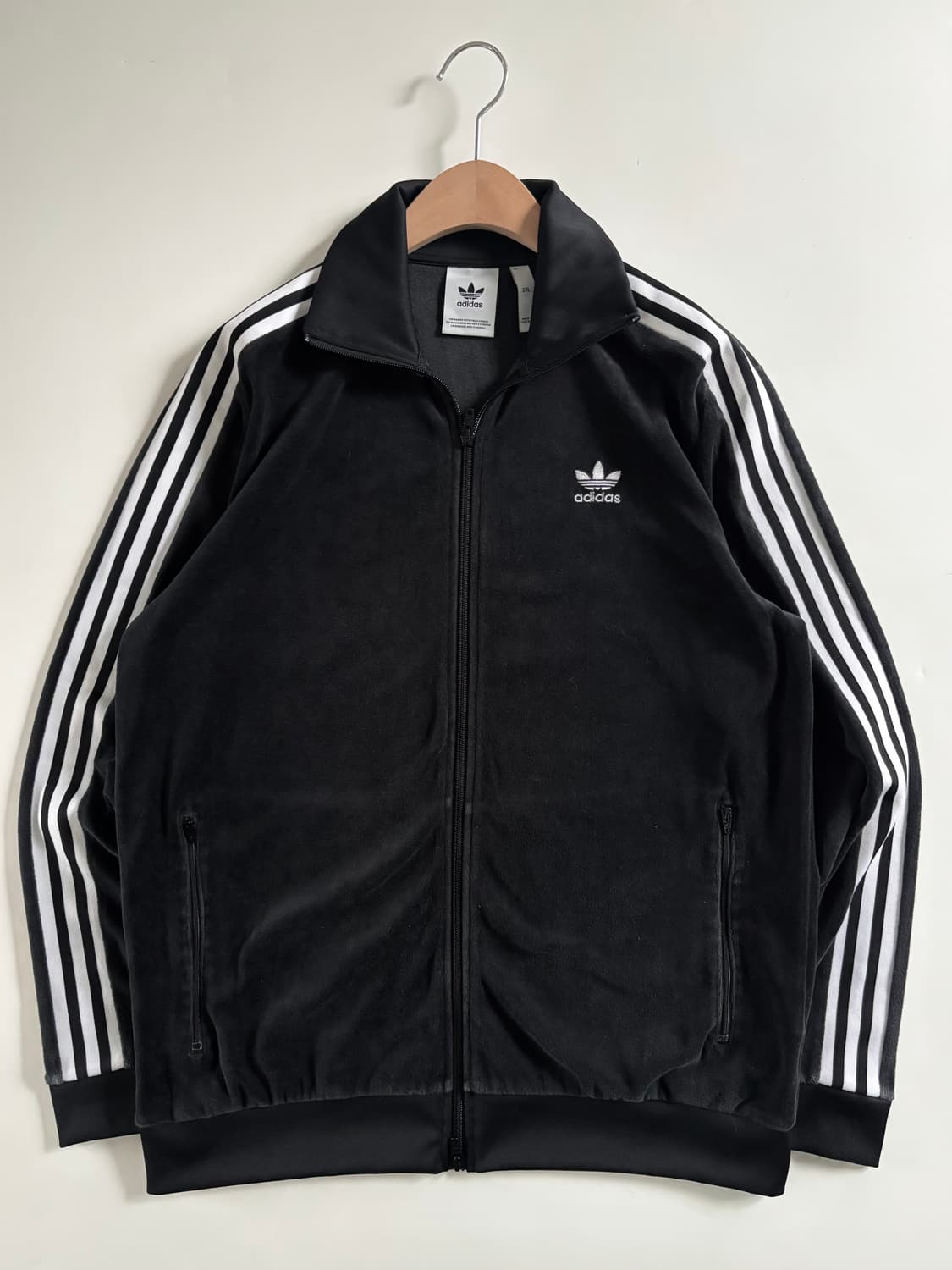 Adidas 아디다스 블랙컬러 벨벳 코지 트랙탑 상품이미지1