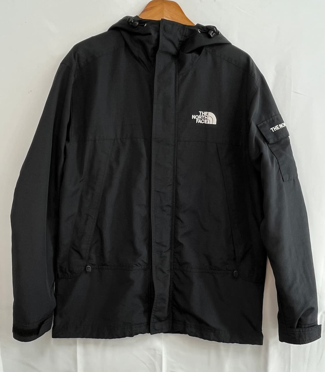 The North Face windbreaker 상품이미지1